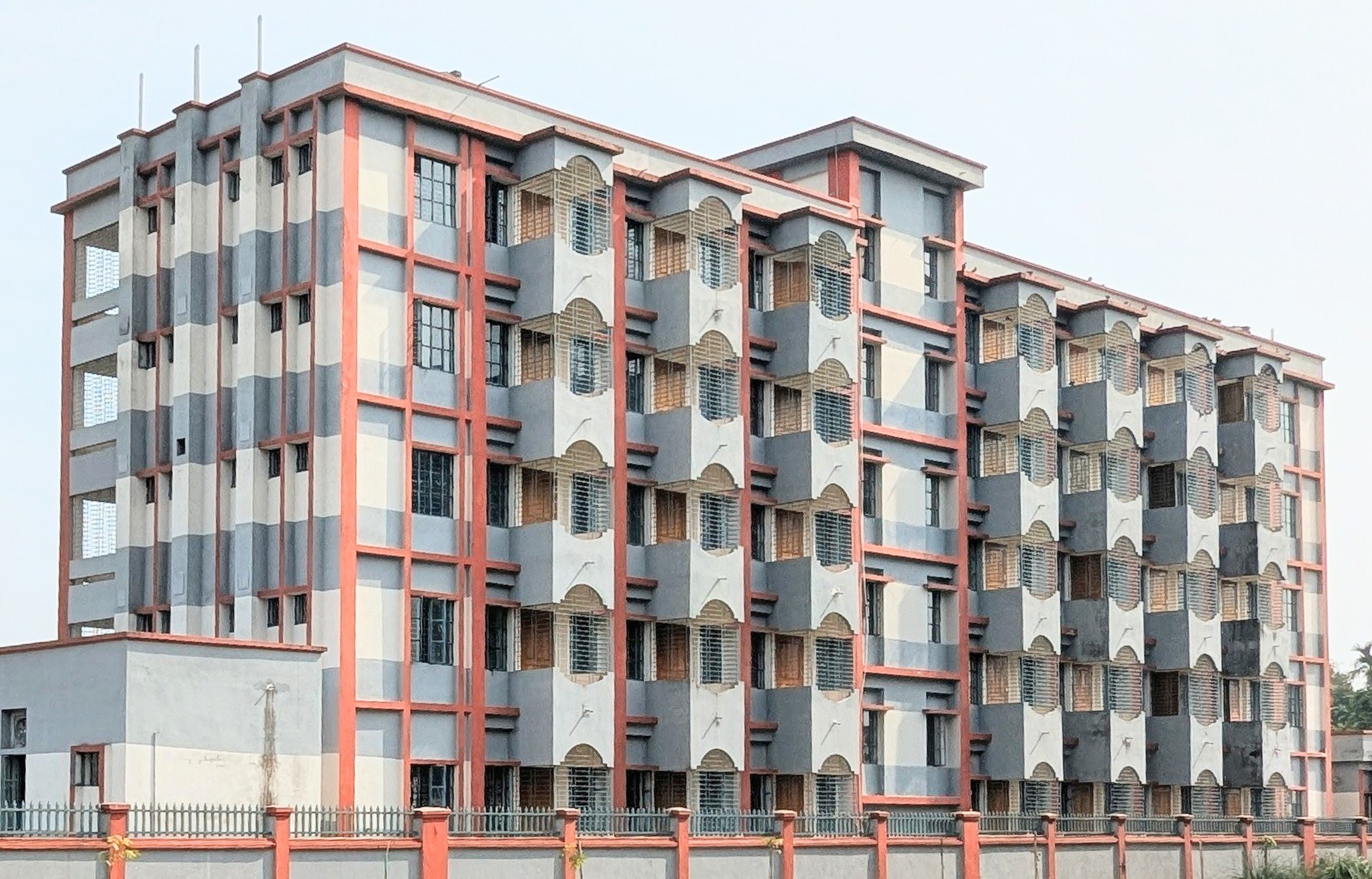 মেয়েদের হোস্টেল ভবন